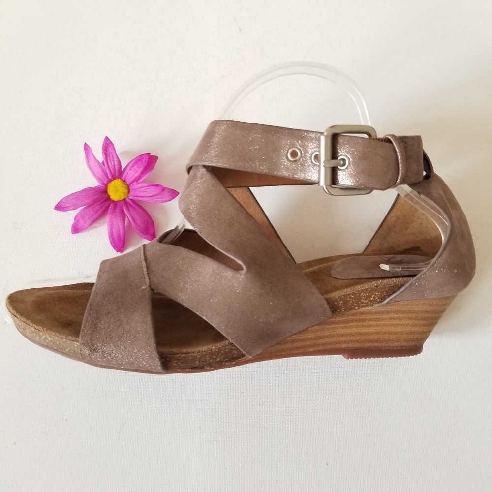 Sofft Comfort Strappy Leather Wedge Sandal…